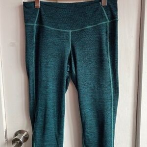 OLD NAVY ACTIVE CROPPED  LEGGINGS SIZE LARGE